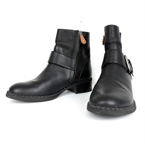 Gentle Souls by Kenneth Cole Binta Slit Moto Bootie 2 Black Leather Size 6.5 - Picture 1 of 10